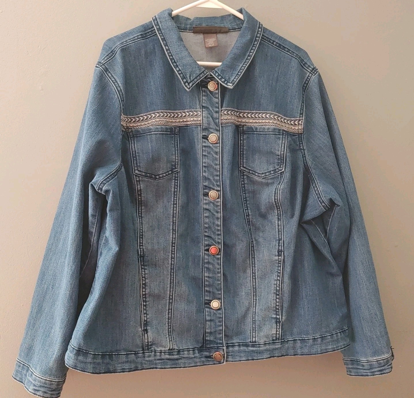 Avenue Denim Jacket Medium Blue Wash Embroidered Button Up Size 22/24