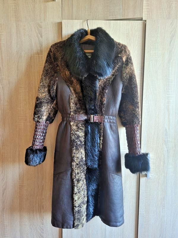 Vintage real sheepskin belted brown shearling coat fur lined Size S