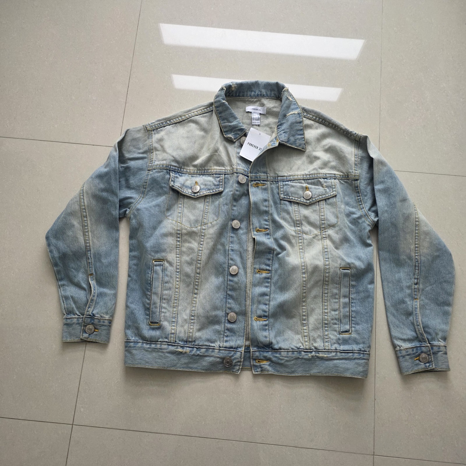Forever 21 Women’s XS Light Wash Denim Jacket Trucker Button Up Distressed NWT