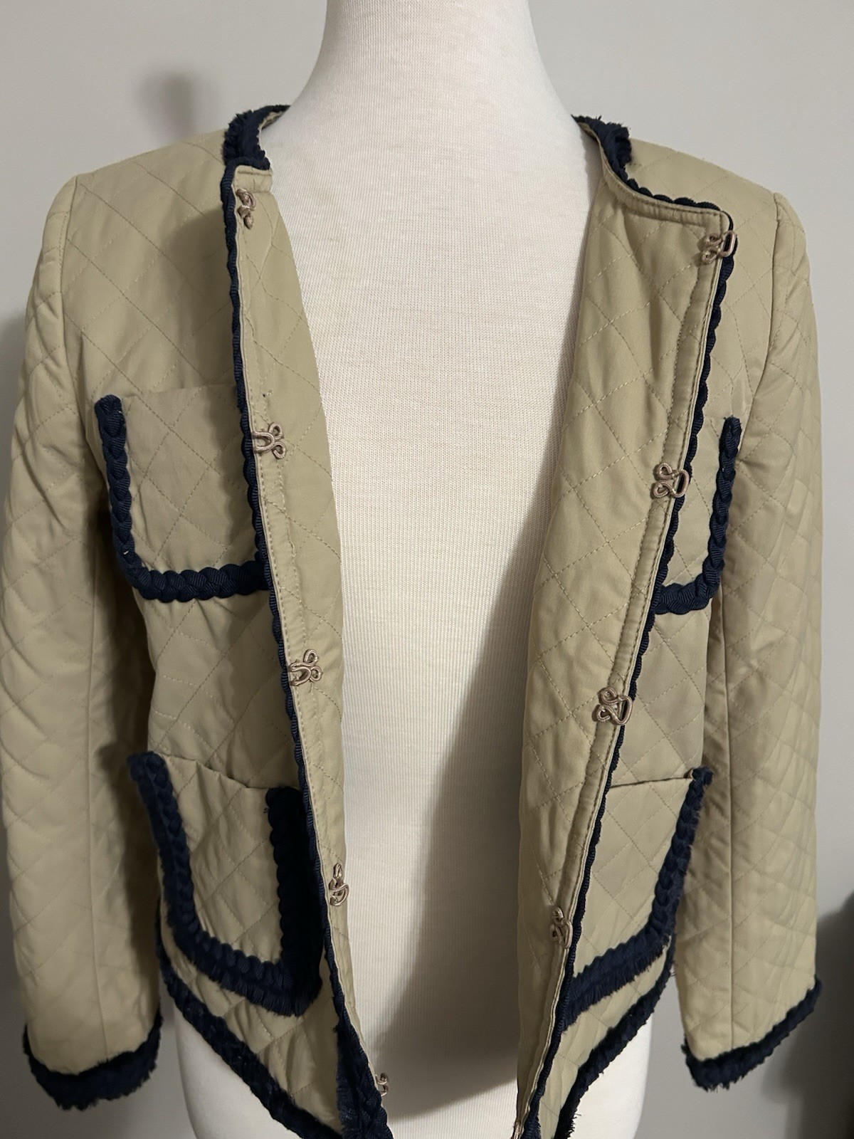 J.CREW Women’s Quilted Beige Jacket Navy Trim Collarless Hook & Eye Size 8