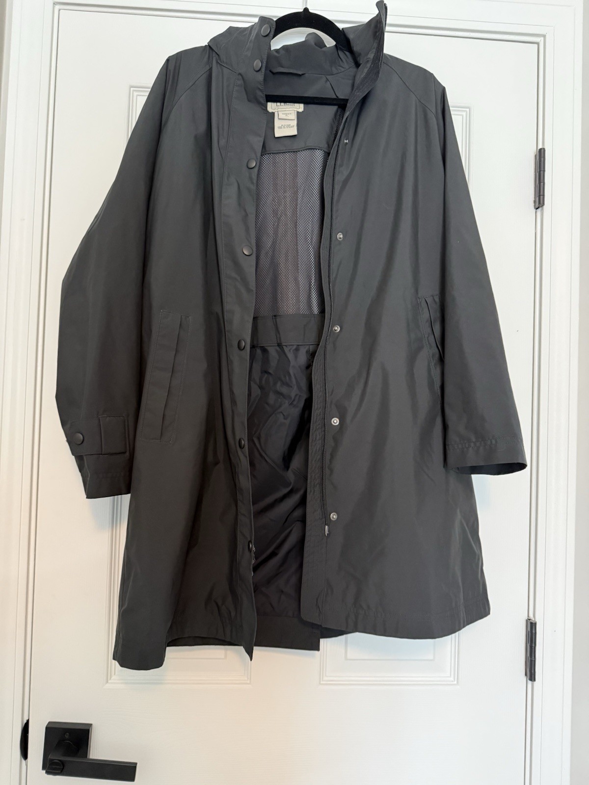L.L.Bean Women’s Small Regular Black Hooded Raincoat Jacket Mesh Lined