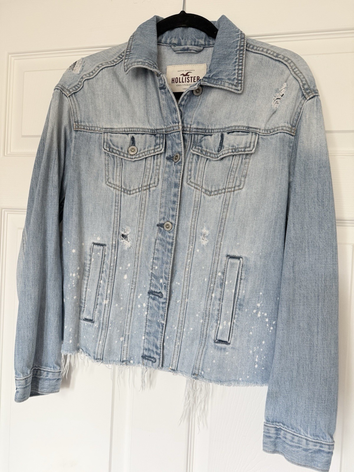 Hollister Women’s Blue Denim Jacket XS Button Front Pockets Logo Distressed