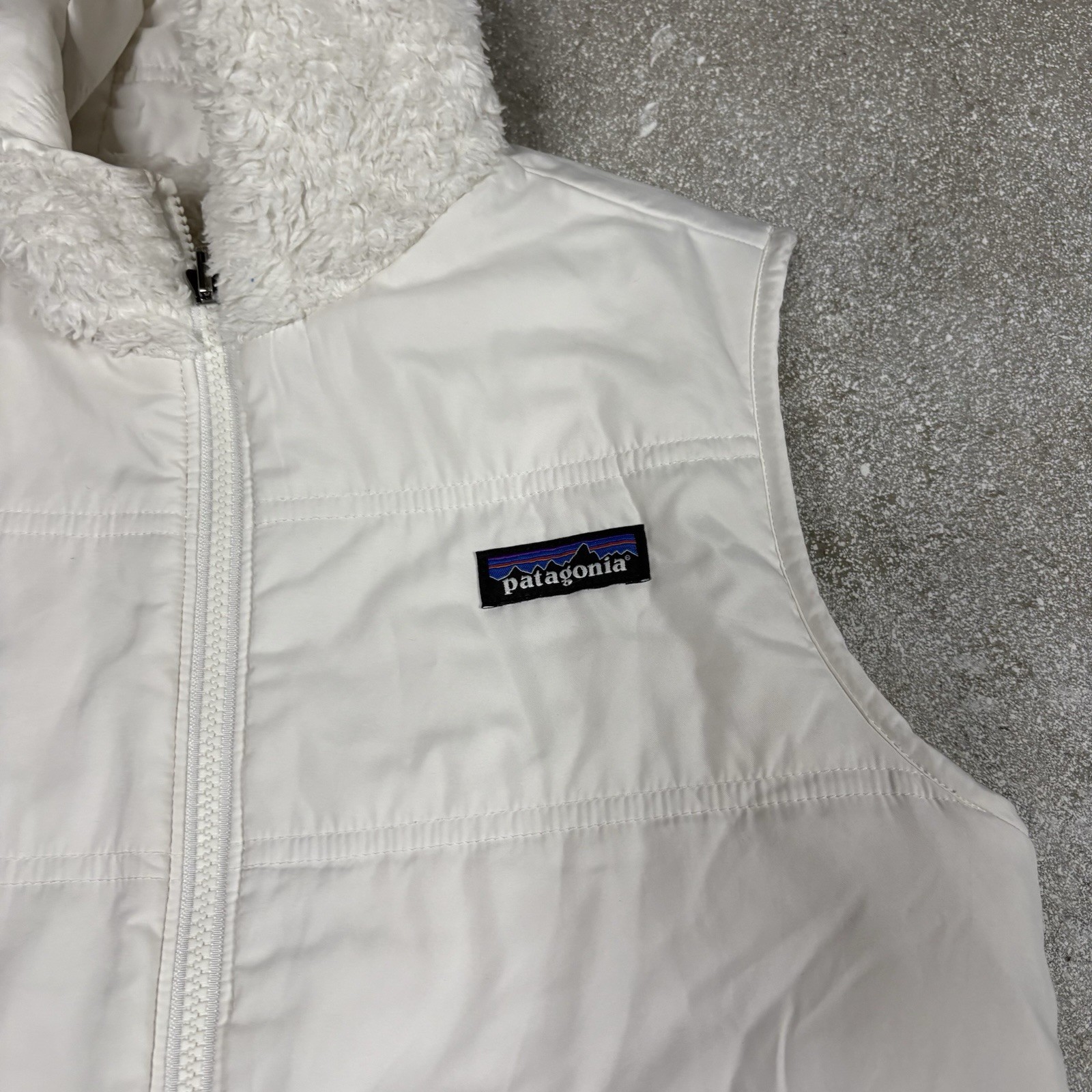 Patagonia Los Gatos Vest Women’s Size M Hooded Full Zip White 25221 Reversible