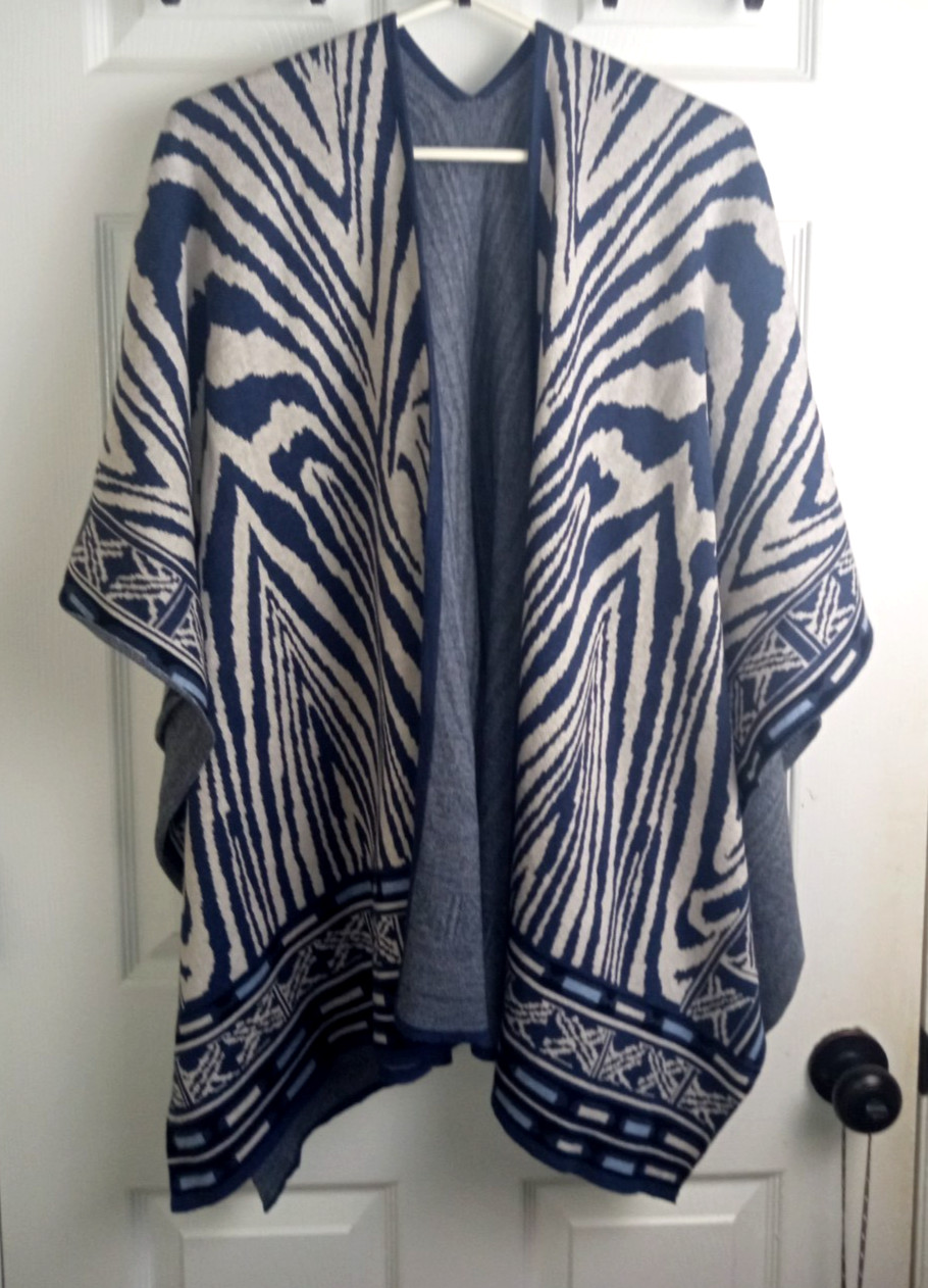 Chicos Knit Wrap One Size White Blue Zebra Pattern Warm Cozy