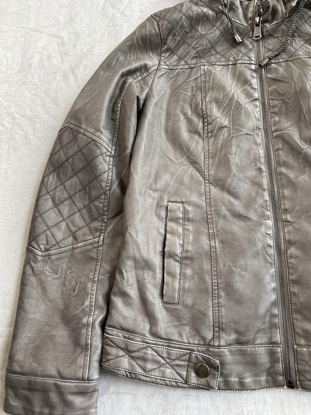 BKE Buckle Outerwear Jacket Women’s Medium Gray Faux Leather Hooded Quilted Moto