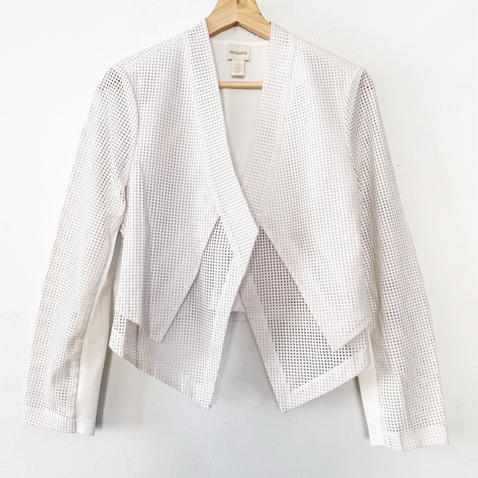 Chicos White Faux Leather Perforated Jacket Asymmetrical Open Front Sz 0 4/S