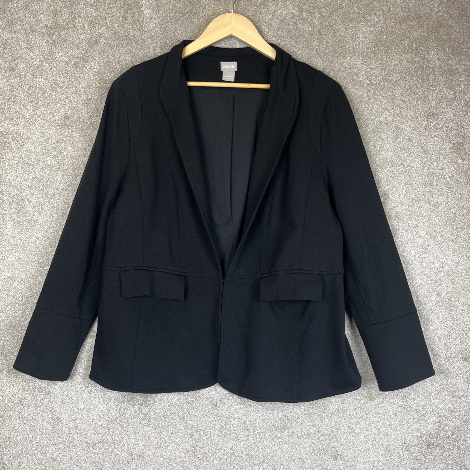 Chico’s Jacket Womens 3 Black Lined Stretch Pockets Front Hook Blazer- 4349