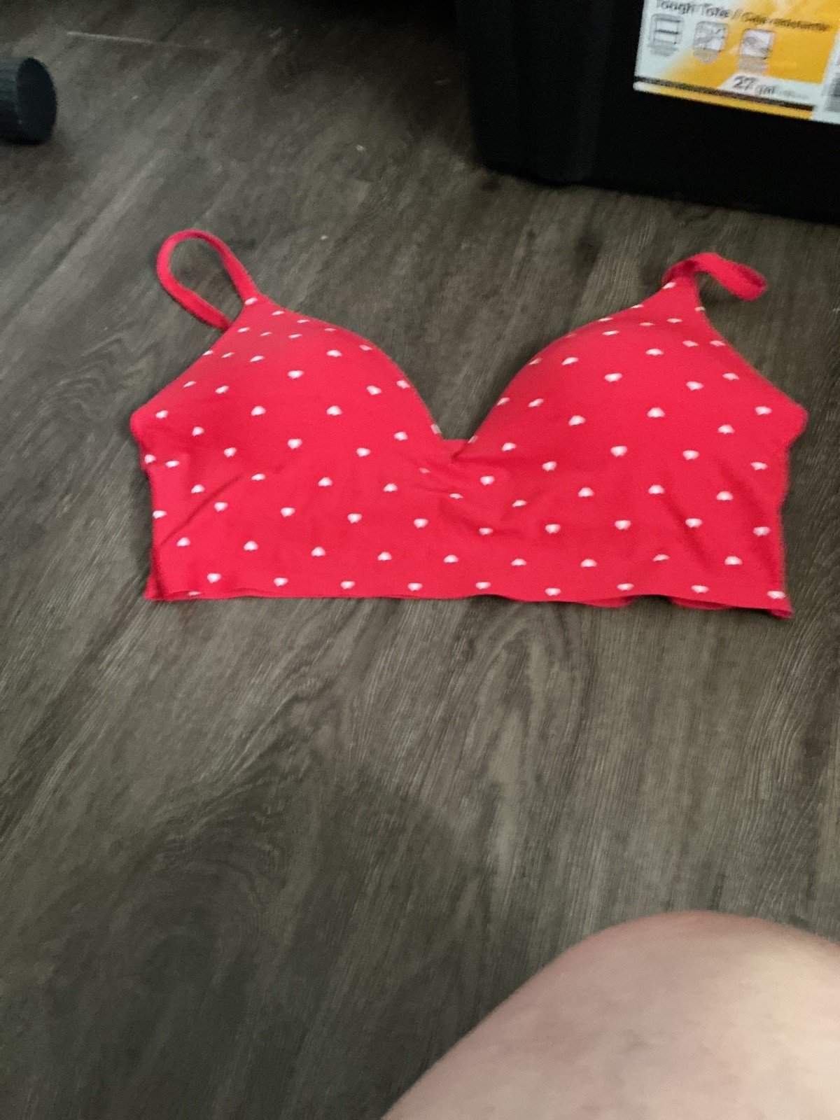 selling a sports bra that is brand new it still has tags on it