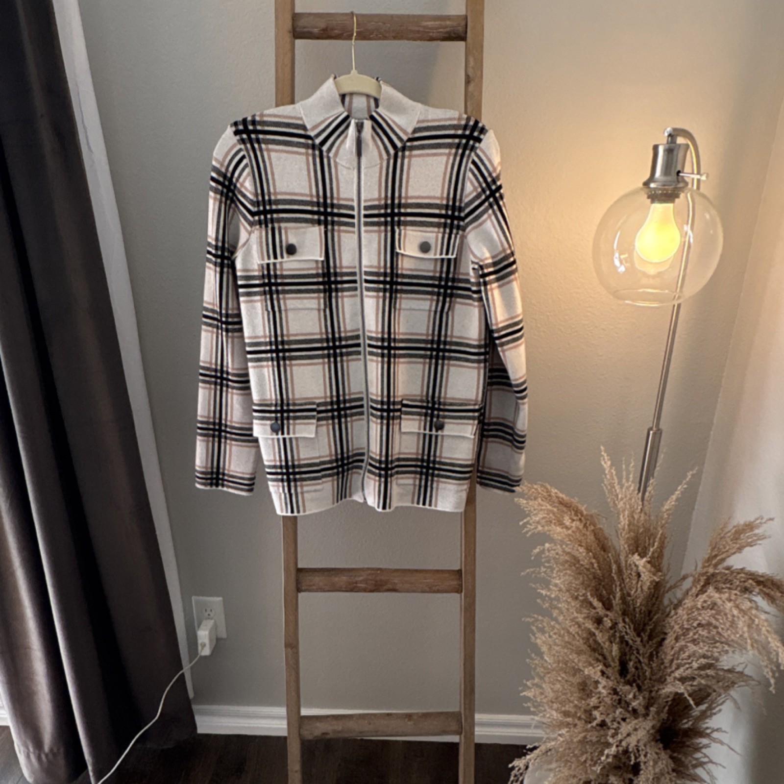 Rachel Zoe Jacket Women’s SZ-L White/Black/Beige Plaid Zip Short Casual