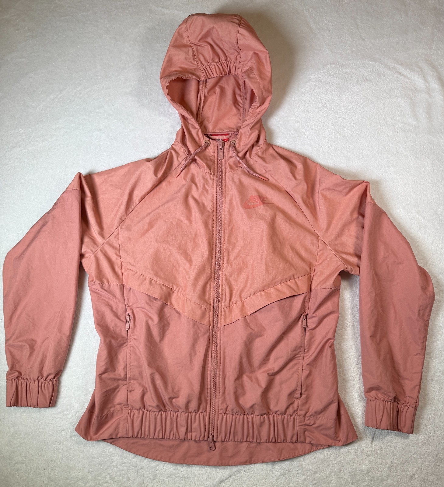 Nike Women’s Windrunner Jacket Medium Pink Hooded Vented Breathable Lightweight
