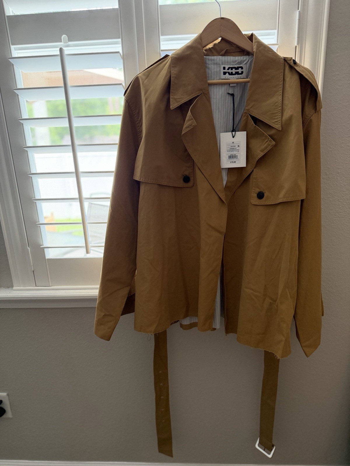 KBB by KAHLANA Women ‘The Belted Cropped Trench Jacket’ – Light Brown