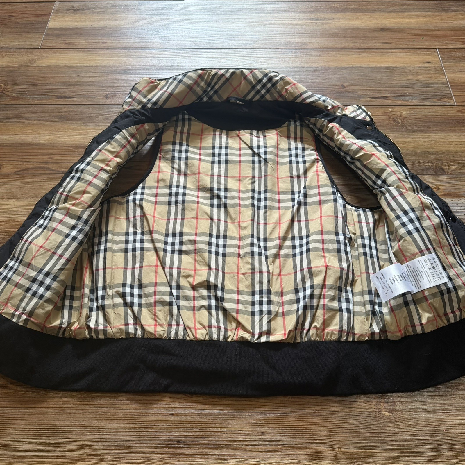 NWOT Burberry Women’s Black Puffer Vest Nova Check Lining US Size 10 Medium