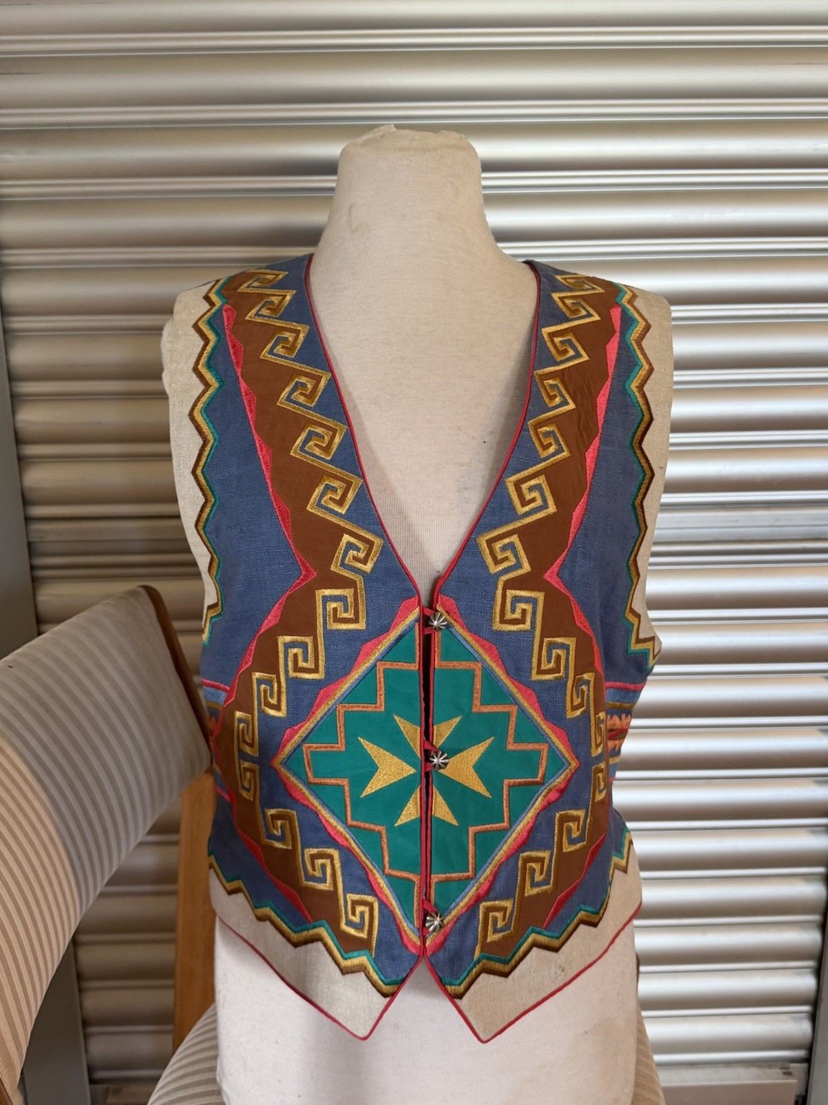 Hairston Roberson ROPA Women’s M/L Blue Embroidered Lined Geo Southwestern Vest