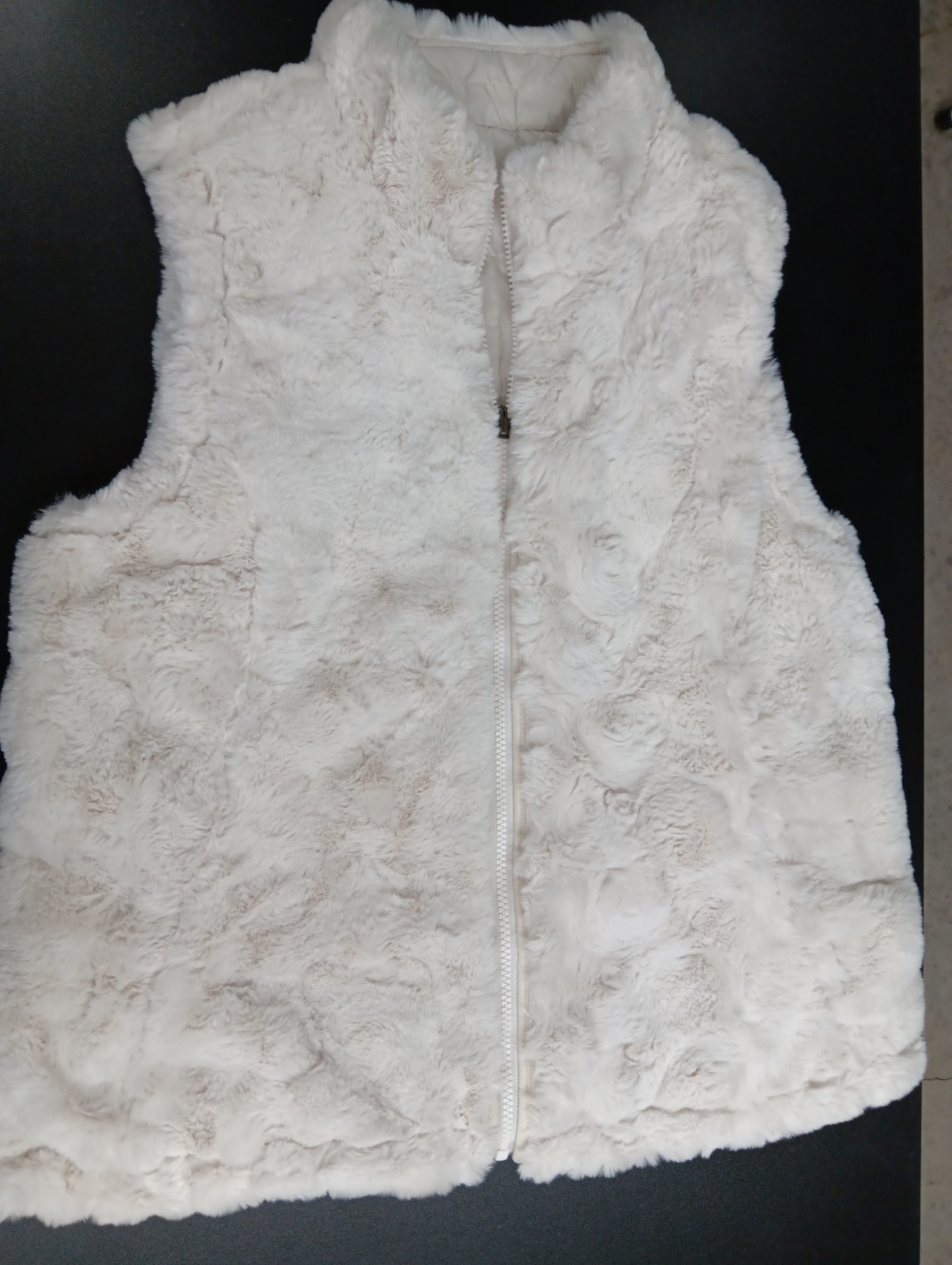 Nicole Miller Ivory Plush Faux Fur Reversible Vest w/ pockets ~ Size Medium