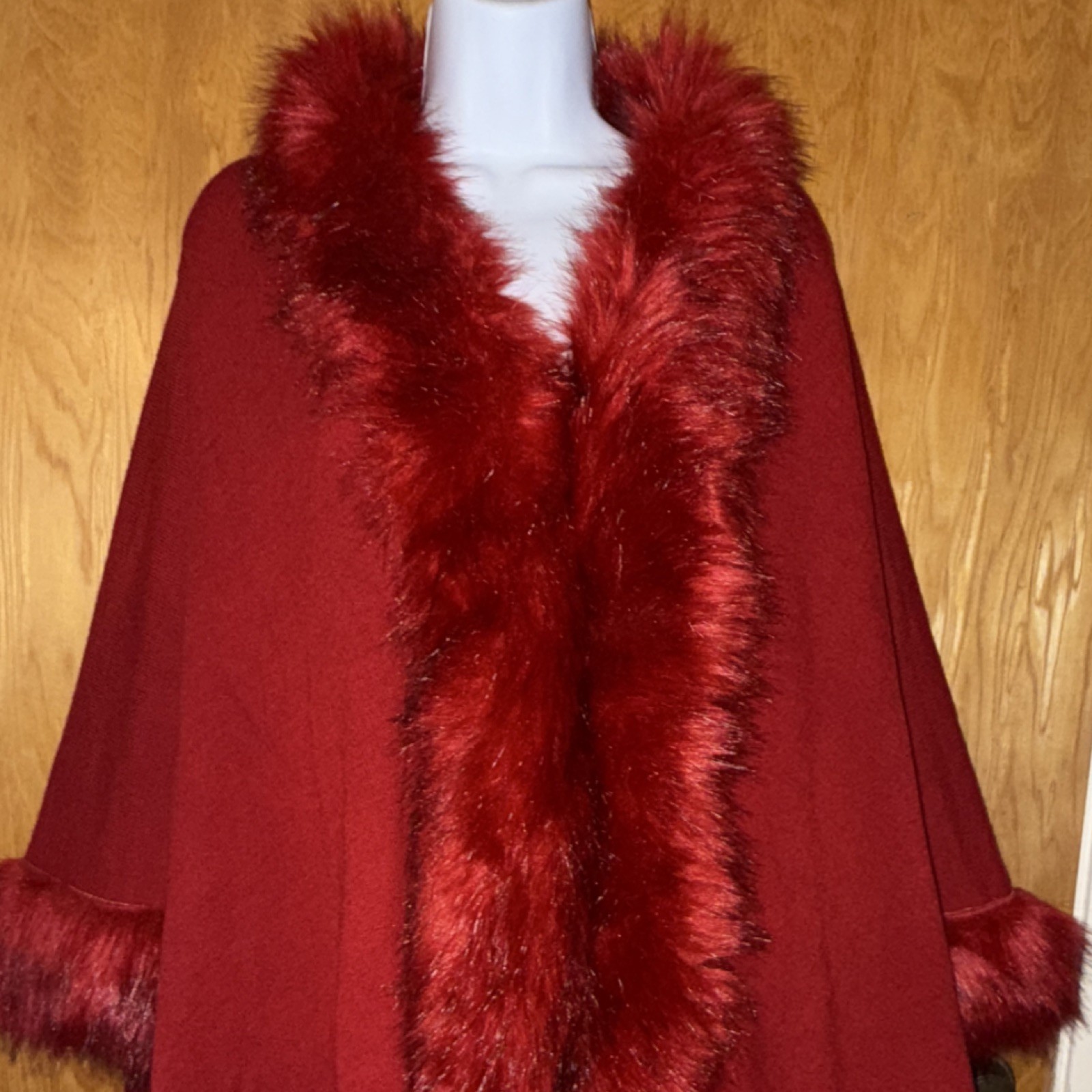Women’s Red Cape Mid-Length Faux Fur Trim Collared Lined L/XL