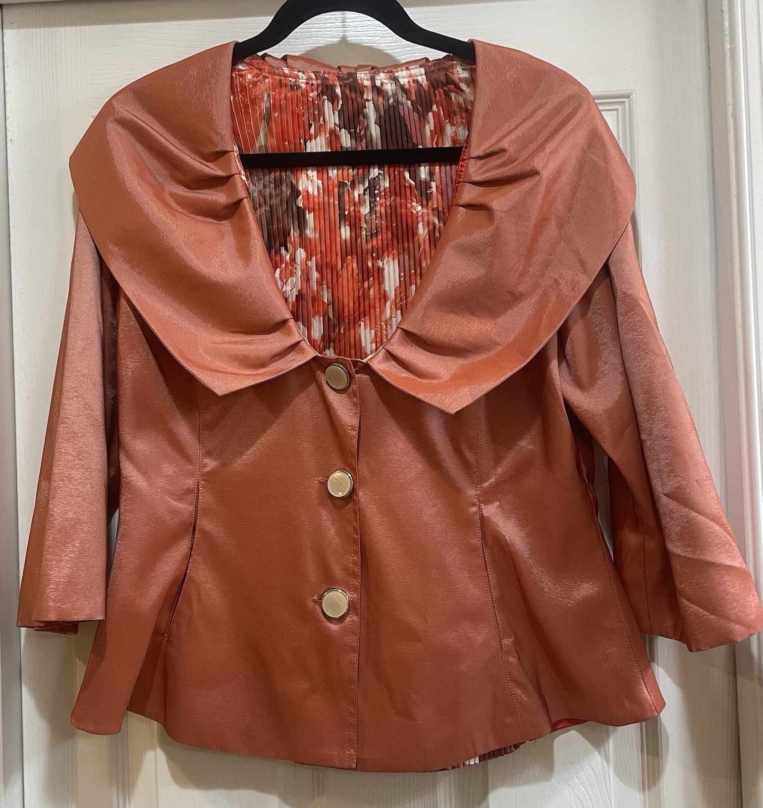 Women’s Reversible & Exquisite Vintage Jacket W/Pockets & Buttons. No Tags.