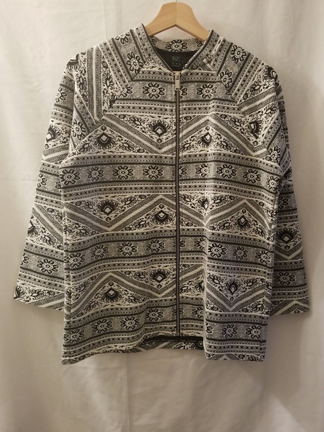 F&F Off Duty Jacket Sz 8 Black White Long Sleeve Full Zip Casual Travel Knit