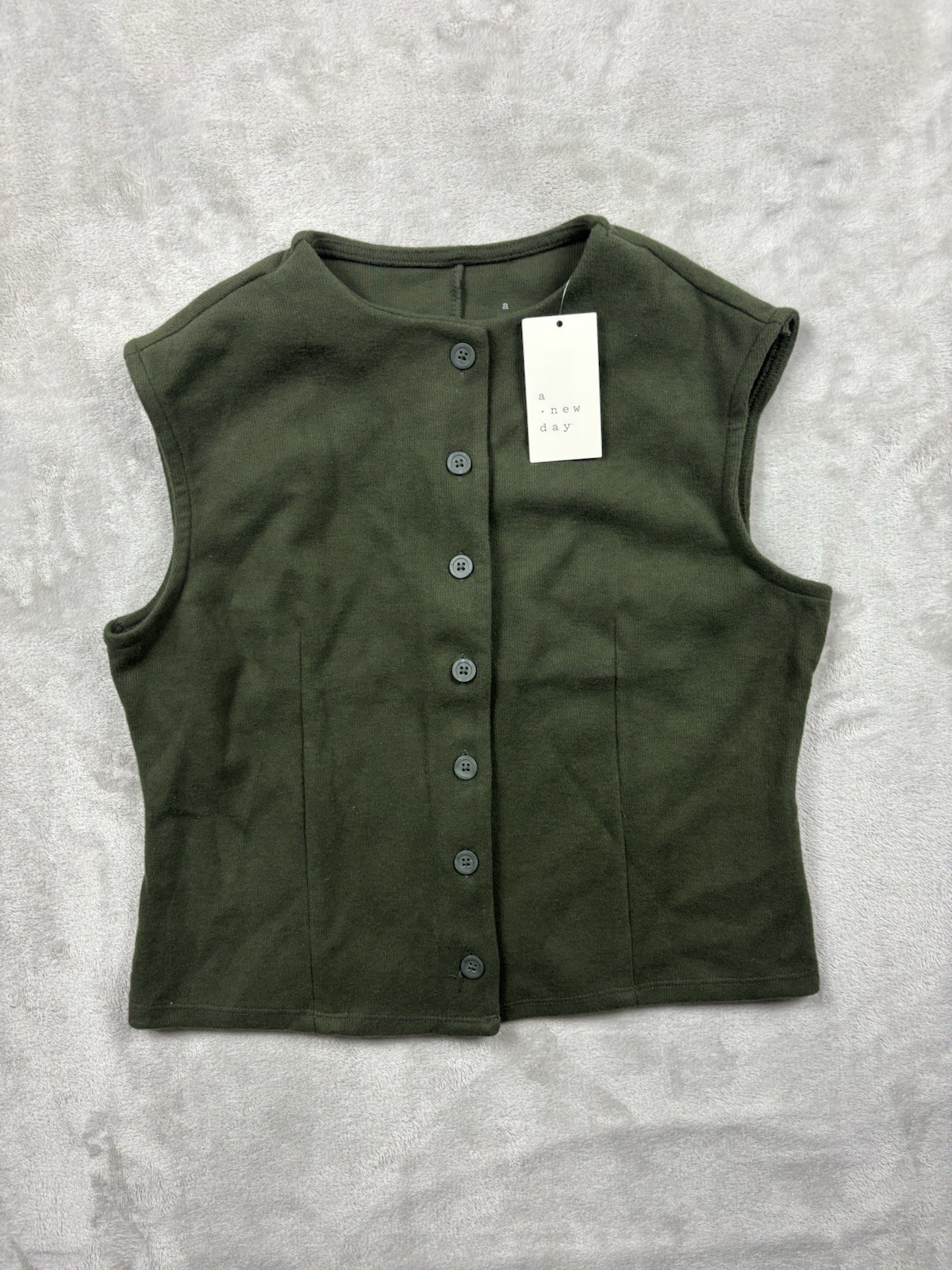 A New Day Women’s Olive Green Fiber Sleeveless Vest Outdoors Size Medium NWT