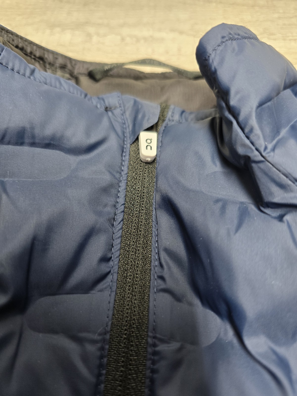 DEFECTIVE On Cloud Running Switch Jacket Womens M Reversible Micro Puffe G3D