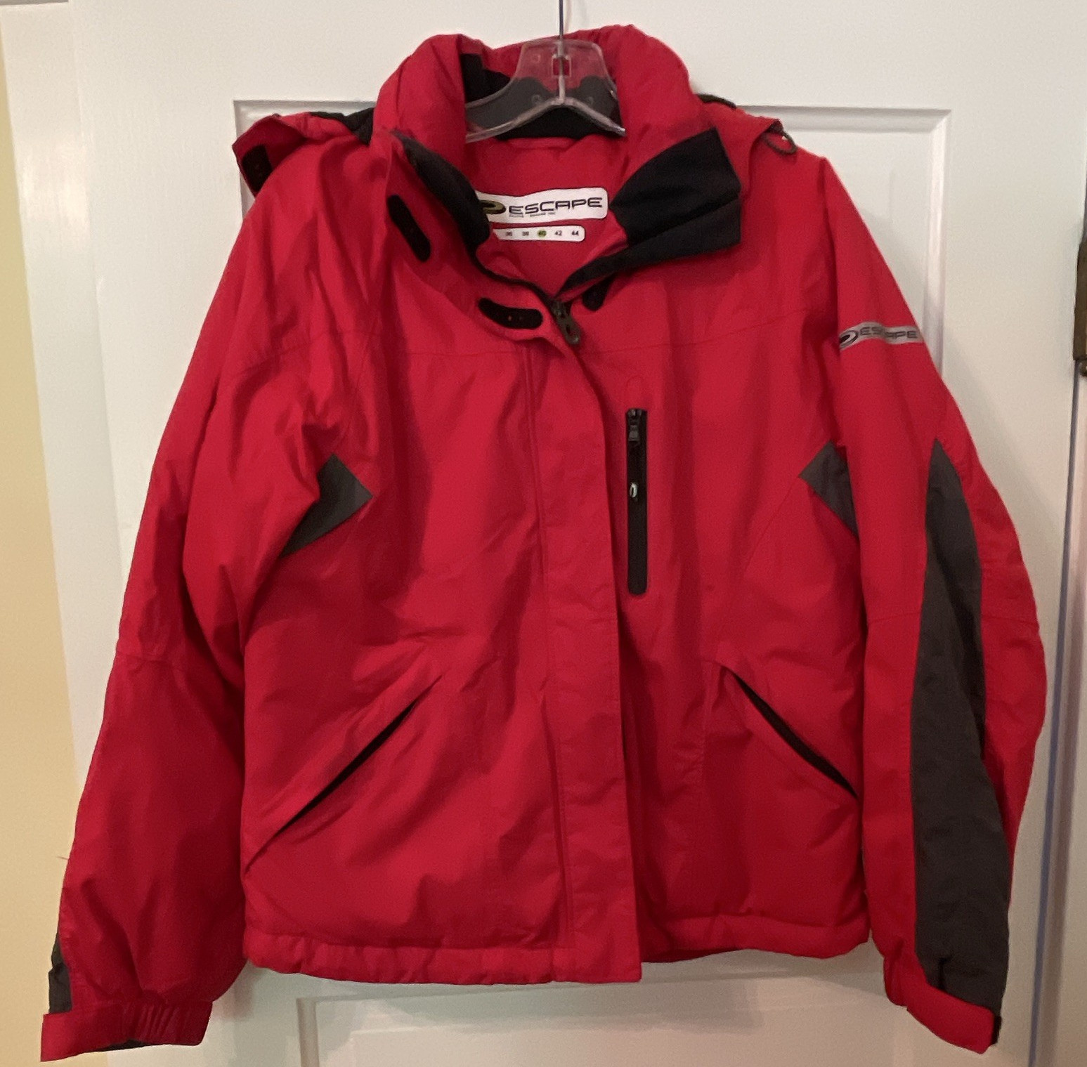 Escape Women’s Hooded Ski Jacket Full Zip Lined Red/Black/Gray Size 40