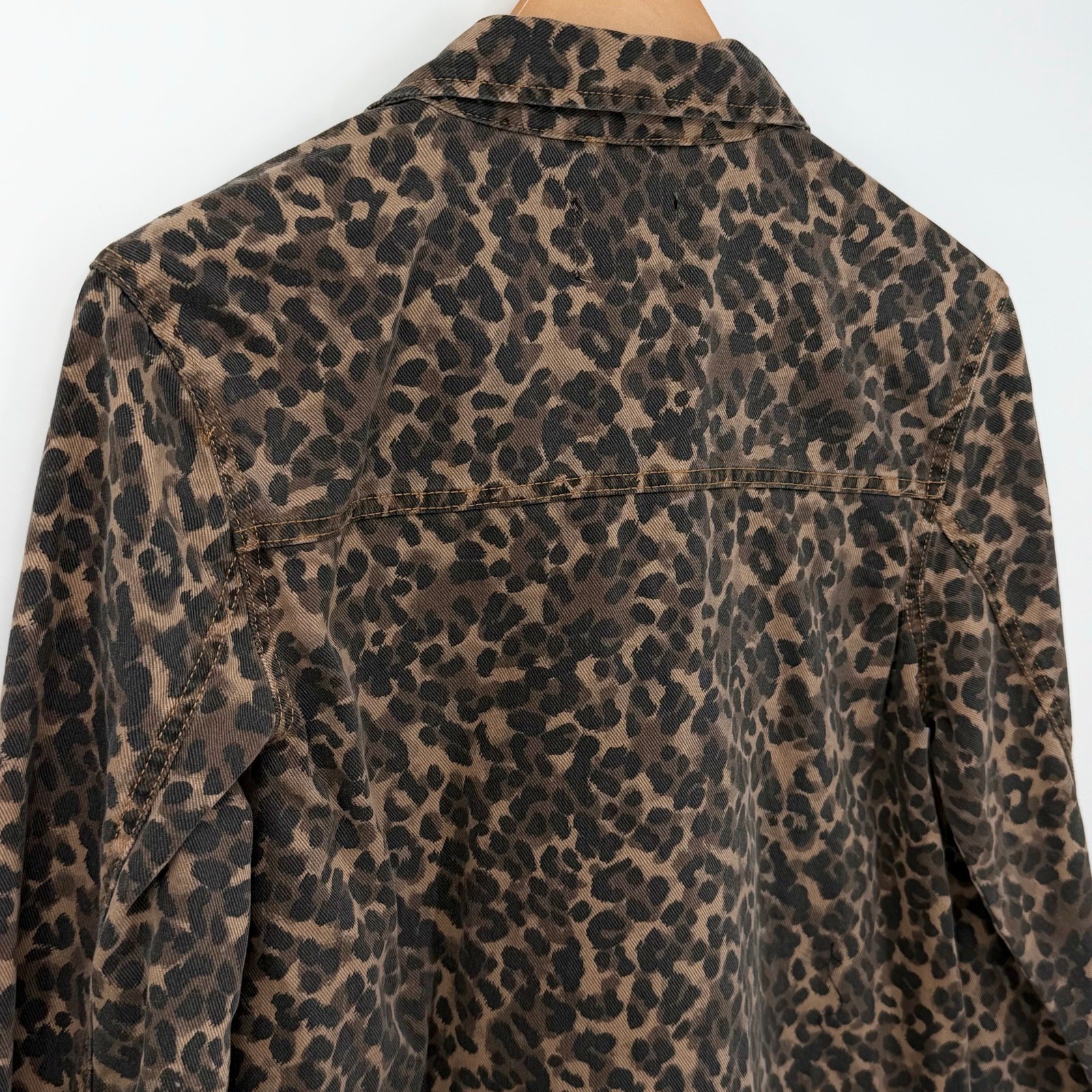NWT Express Leopard Print Denim Jacket Shacket Snap Front Cotton Size M