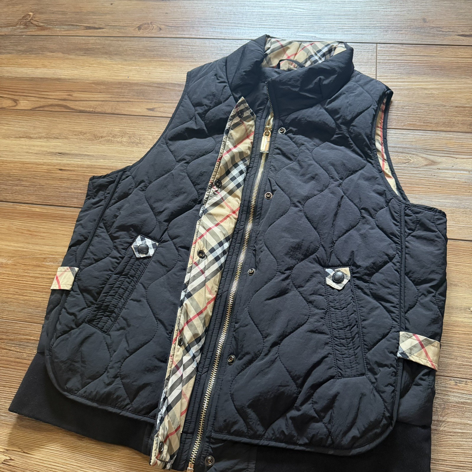 NWOT Burberry Women’s Black Puffer Vest Nova Check Lining US Size 10 Medium