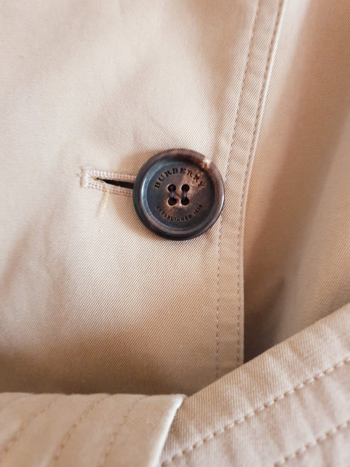 Burberry Sandringham Medium Trench Coat in Honey Beige Color UK 8 US 6 £1890