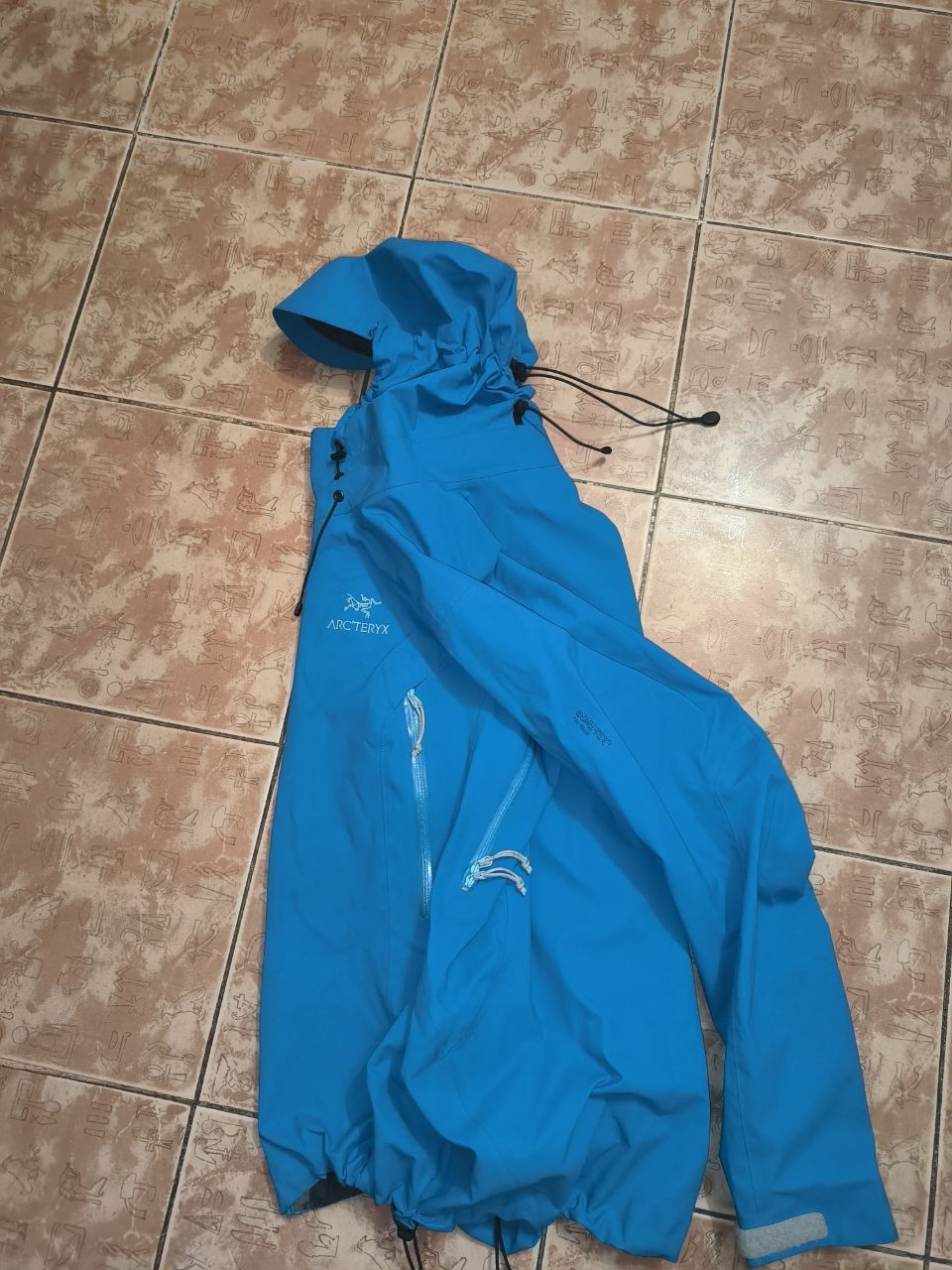 Arc’teryx Beta AR Gore-Tex Jacket Women’s Size L Blue Hooded Shell Raincoat