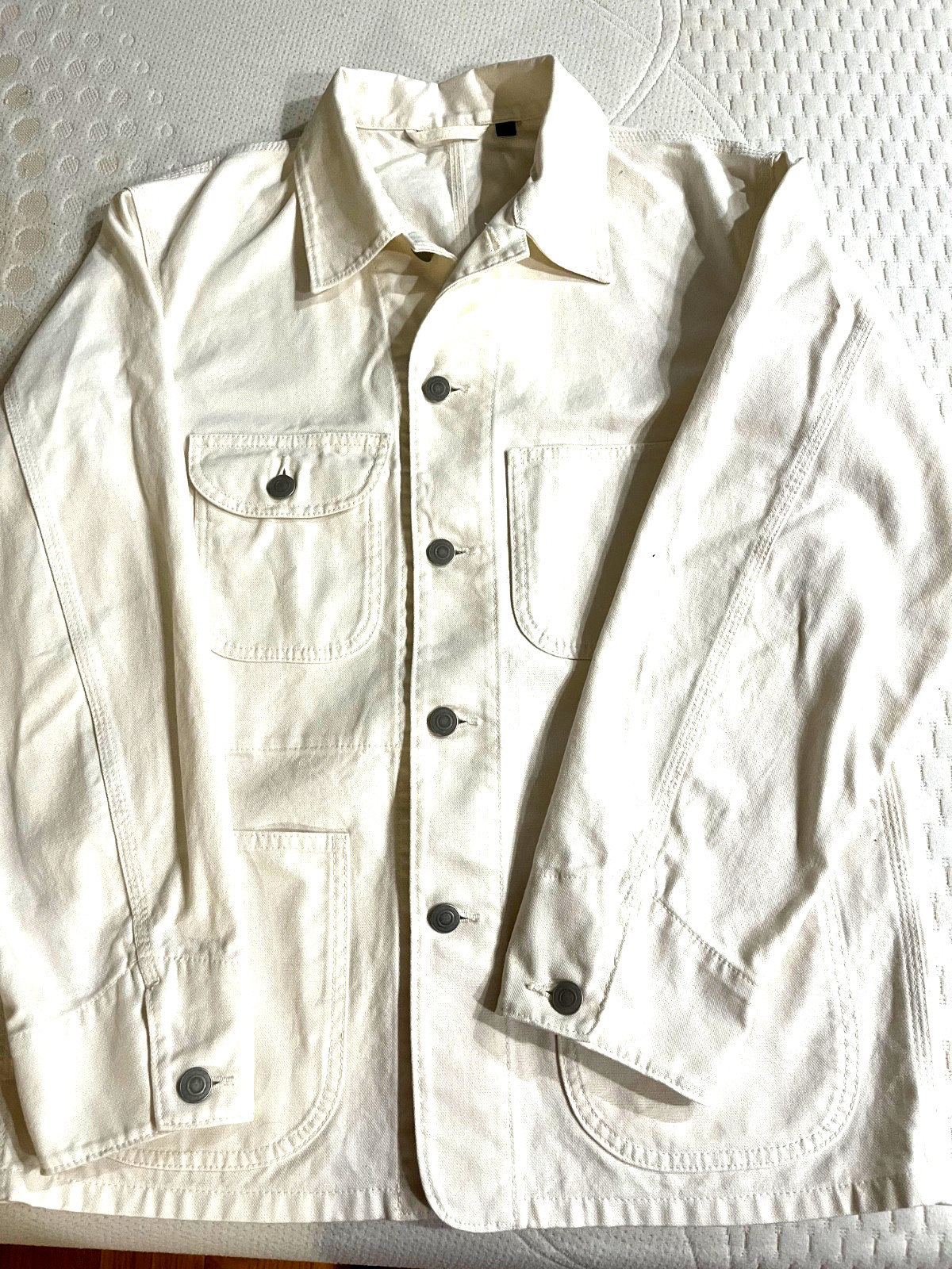 UNIQLO WOMEN’S Utility White Jacket. Size XXS. Can fit up to M.