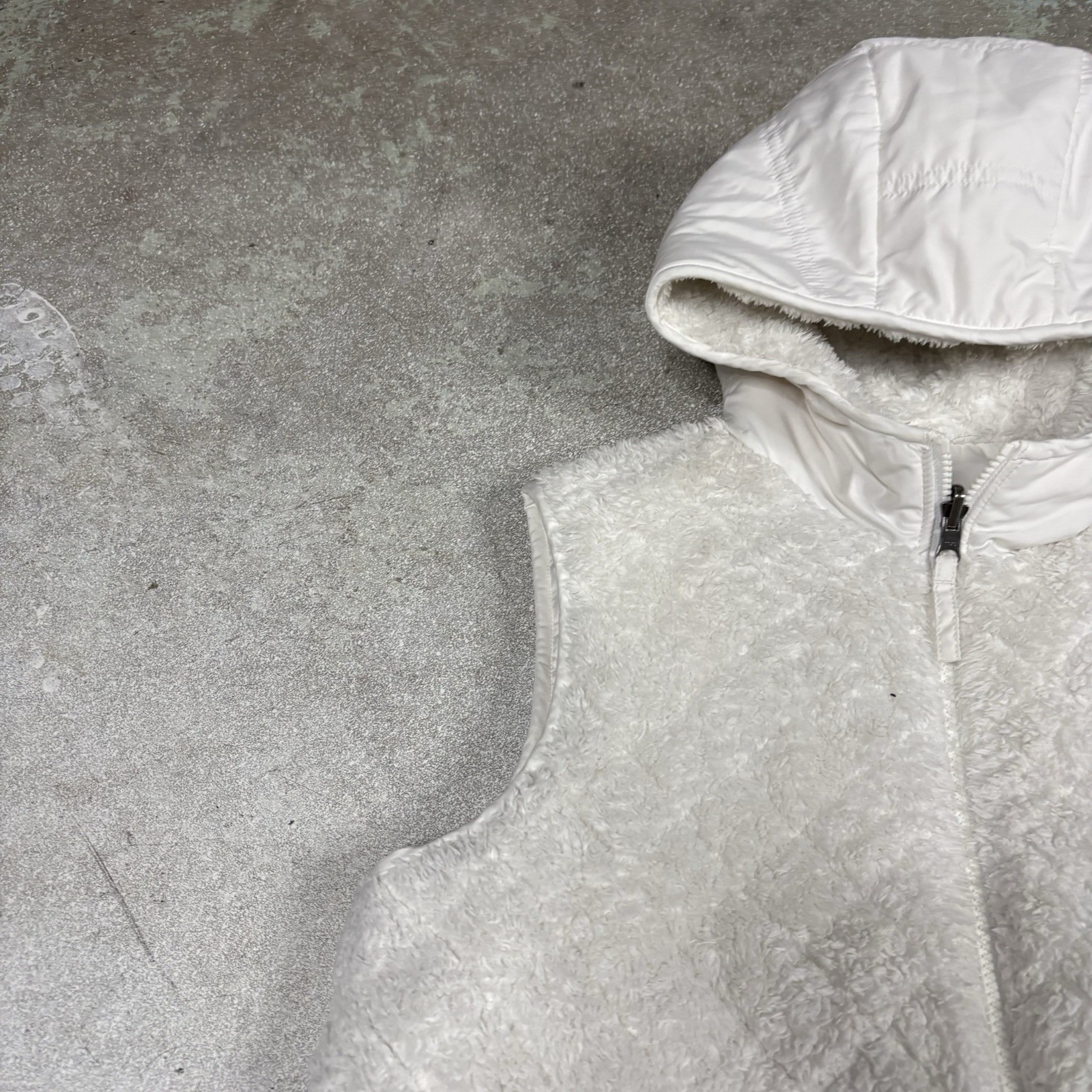 Patagonia Los Gatos Vest Women’s Size M Hooded Full Zip White 25221 Reversible