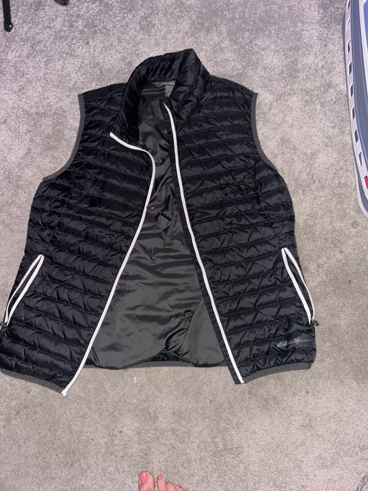 Eddie Bauer Women’s Black Quilted Puffer Vest Full Zip White Trim Size Small