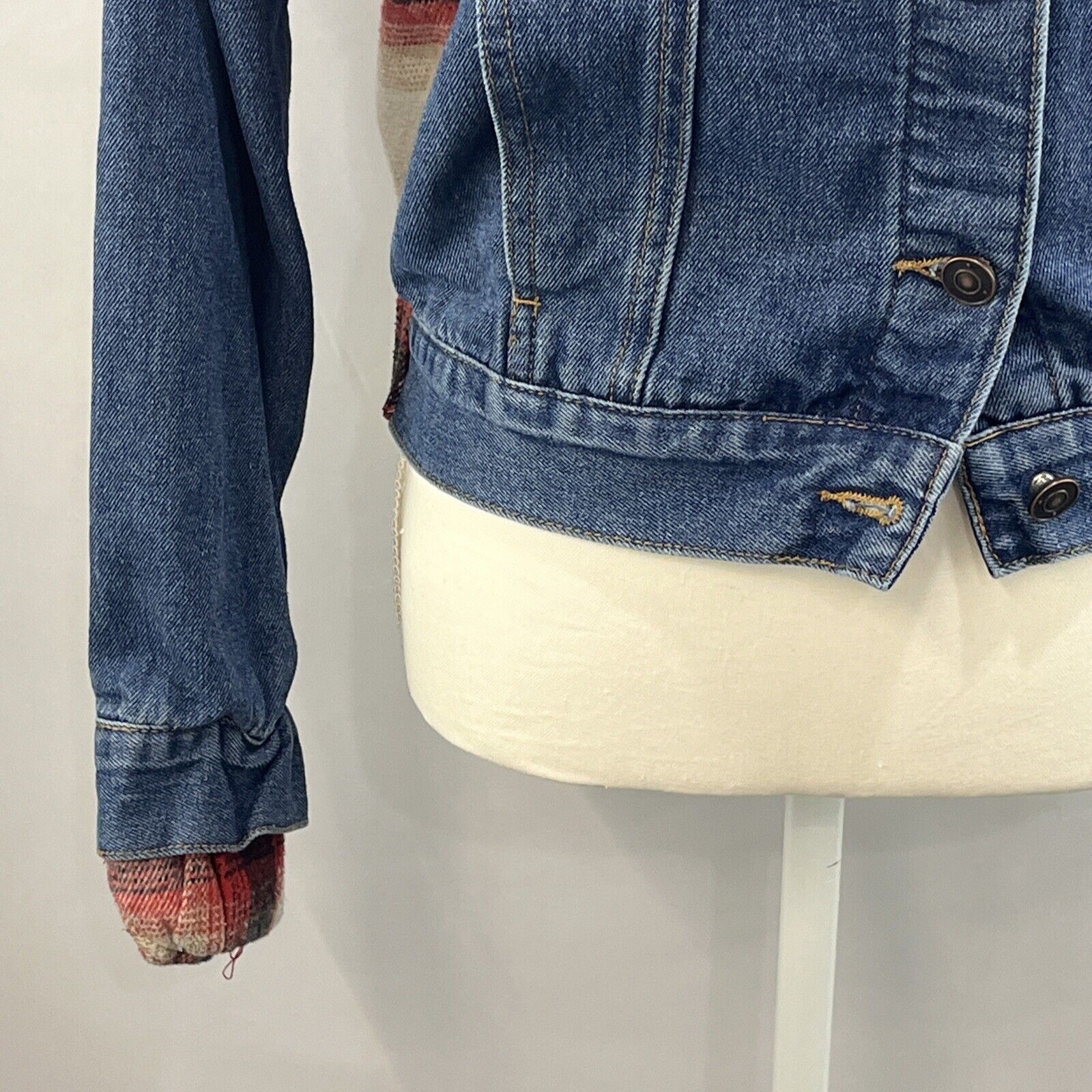 Womens BKE Buckle Plaid Denim Jean Jacket Size Small Button Up