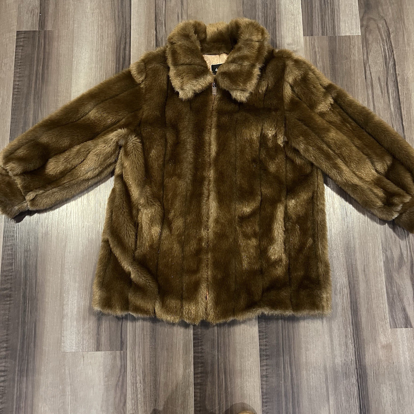Dennis Basso Women’s Faux Fur Coat Size Medium Full Zip Up Mob Wife NYC Jacket