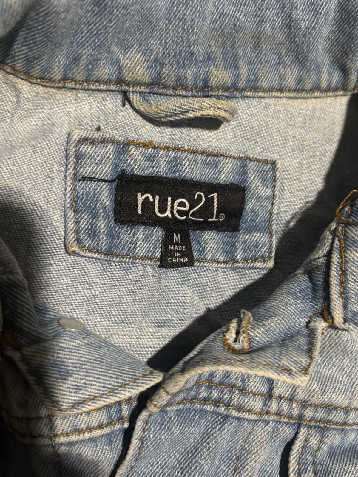 rue21 Women’s M Blue Graphic Print Denim Jacket Embroidered Button Pockets 90s