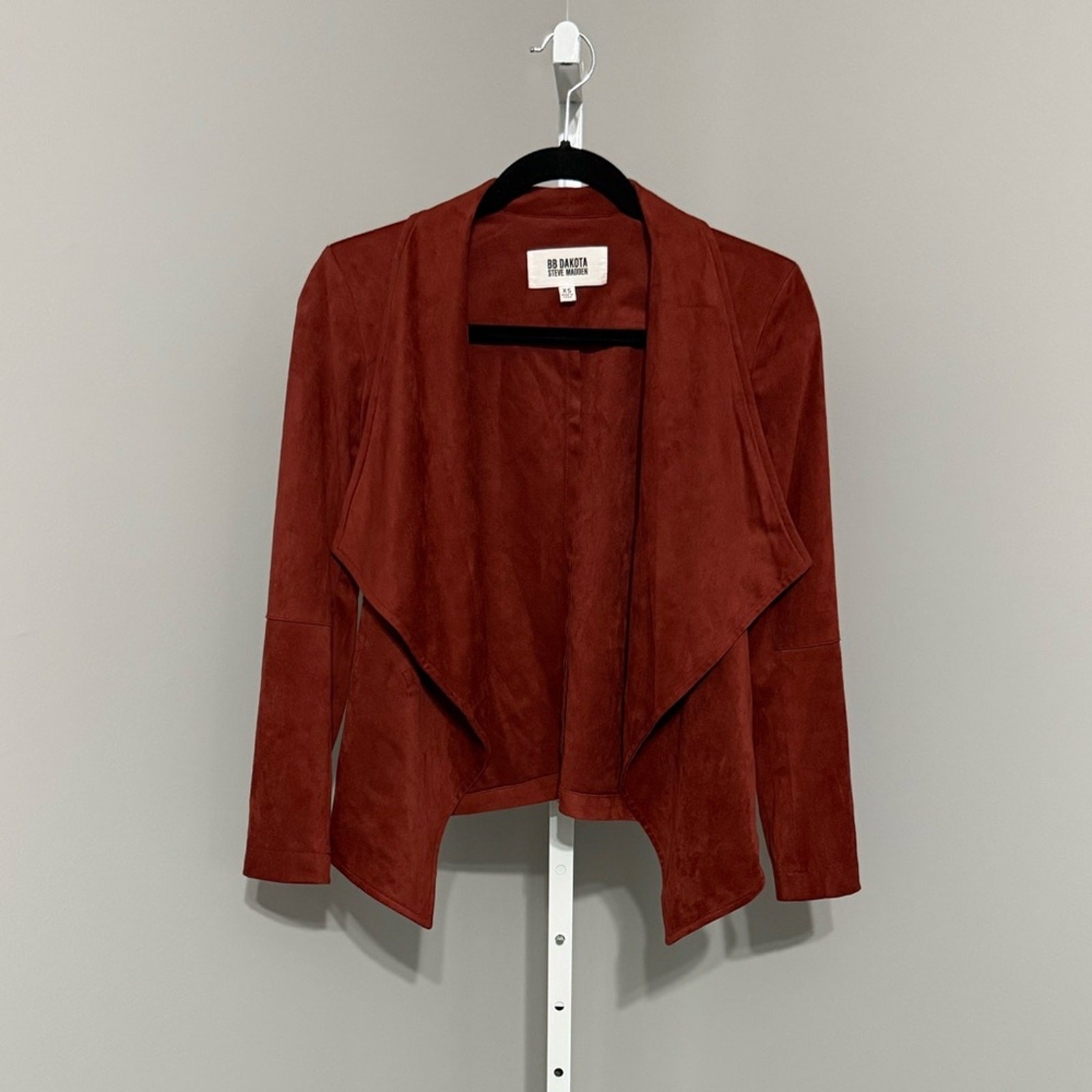 BB DAKOTA by Steve Madden Women’s Wade Faux Suede Jacket in Cherry Wood XS
