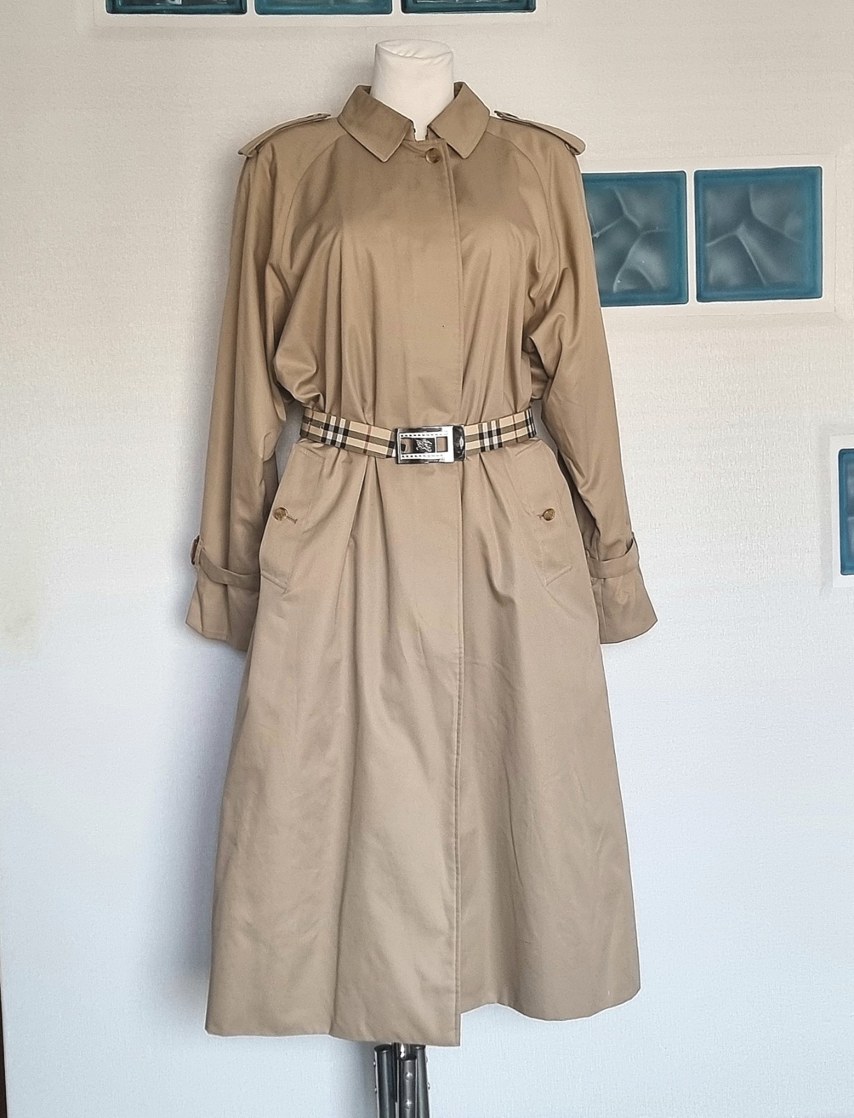 Burberry VTG Nova Check Trench Coat sz 48 in England Without Belt and Lining