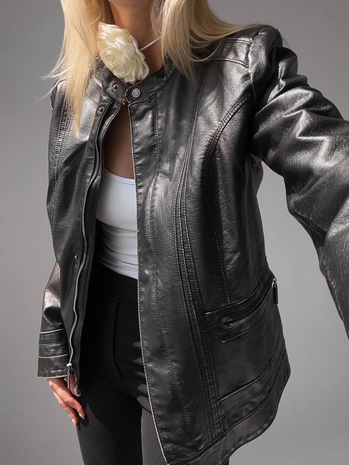 Vintage Modern Black Leather Jacket Women’s Biker Style Minimalist Street Outfit