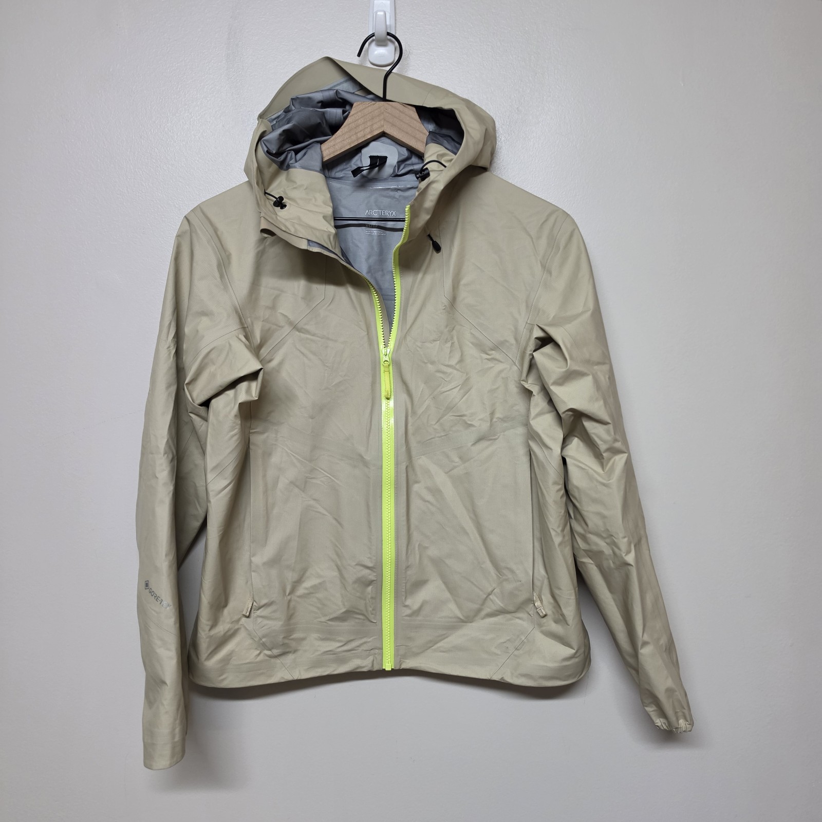 Arc’teryx Coelle Shell Jacket Womens XS Gore-Tex Hooded Rain Jacket Beige Lime