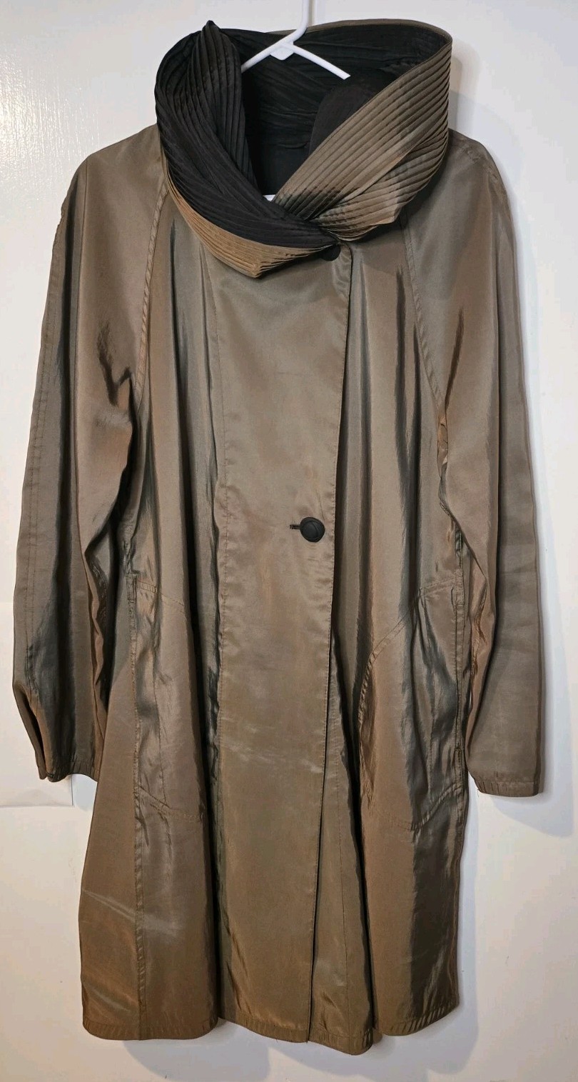 Mycra Pac Reversible Donatella Pleat Hood Raincoat Size S/M Gold Black Jacket
