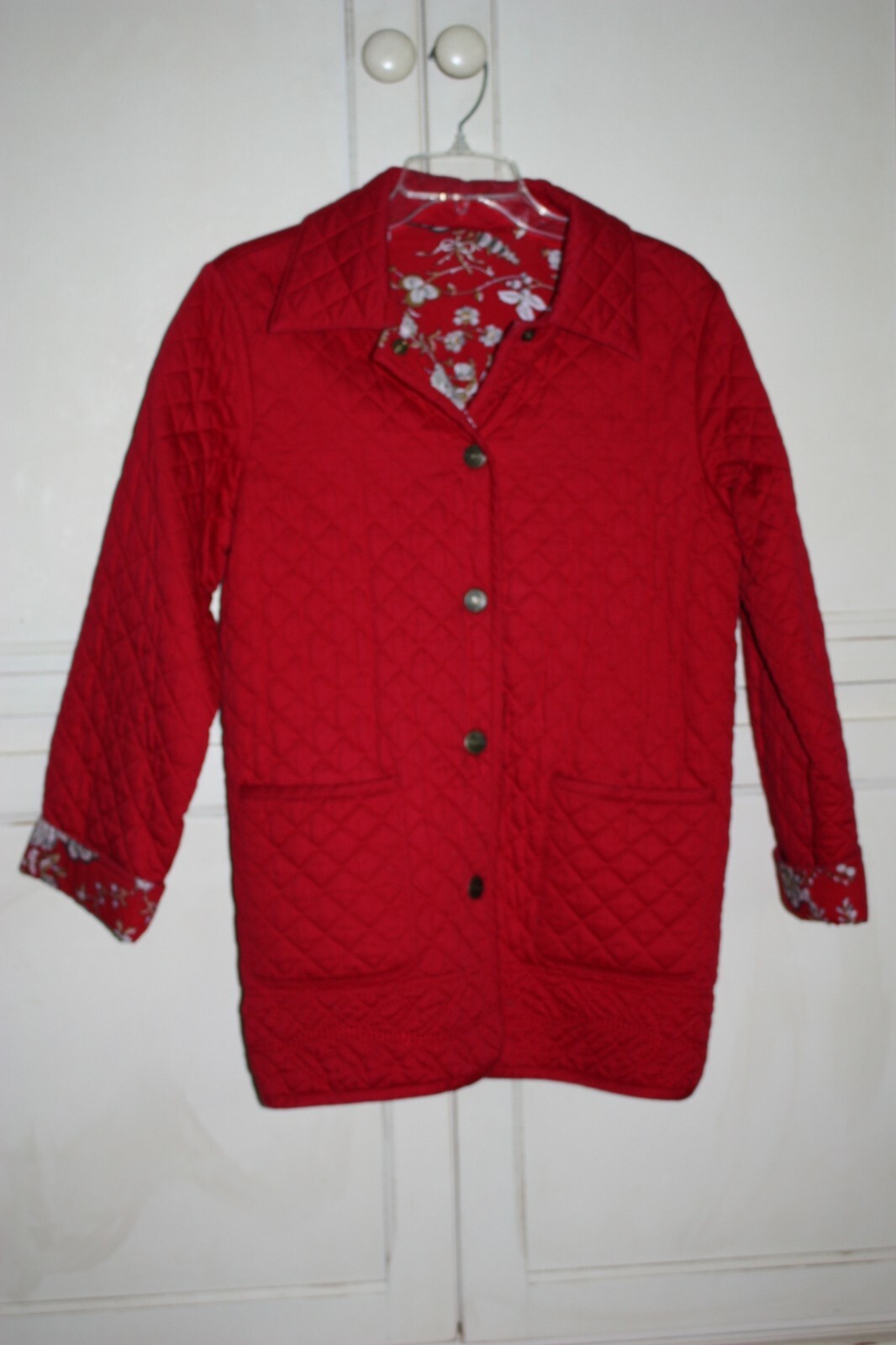 Womens Quilted REVERSIBLE Jacket in Red, White, Grey Size M (?) NEW