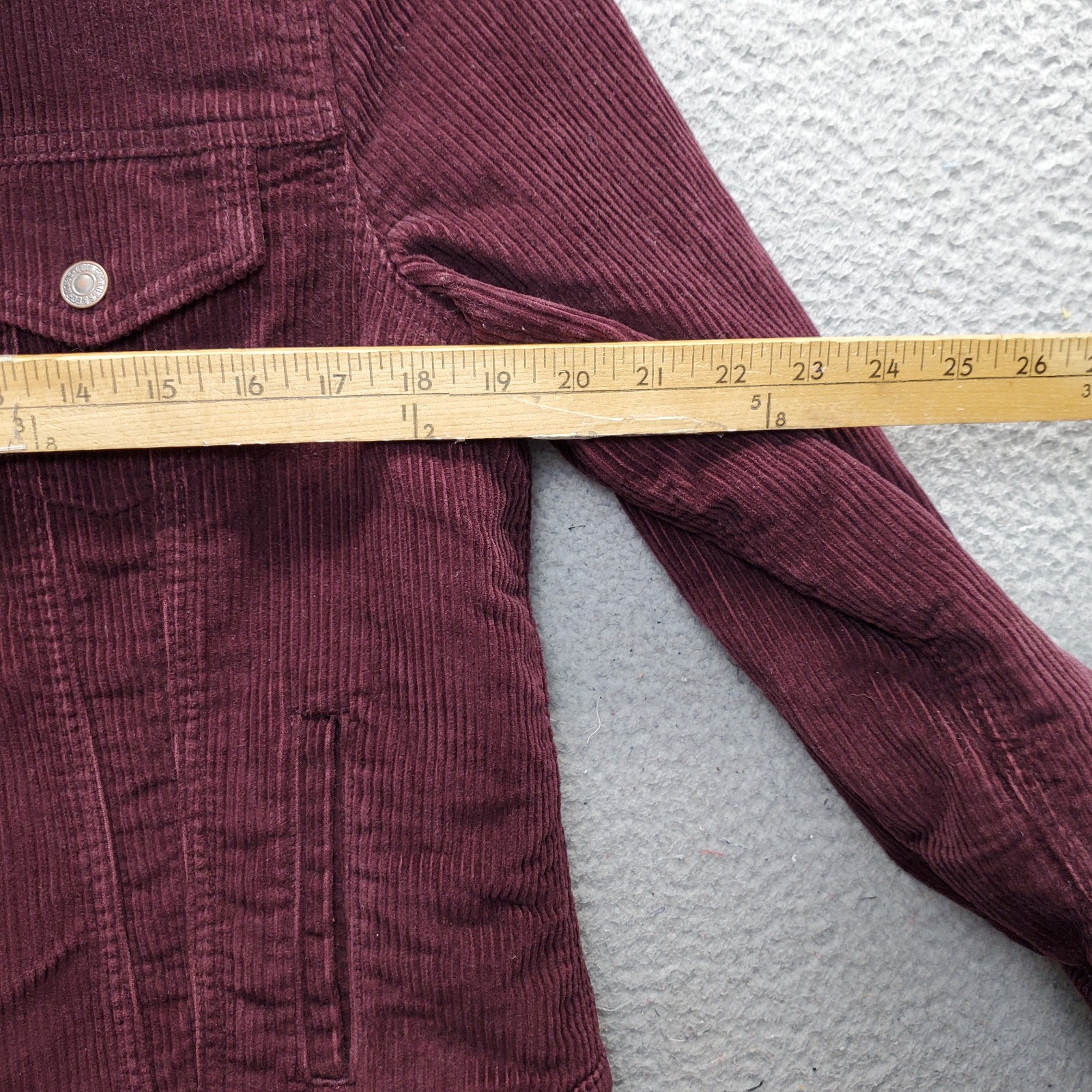 Levi’s Crop Corduroy Jacket Women M Burgundy Sherpa Lined Long Sleeve Snap Front