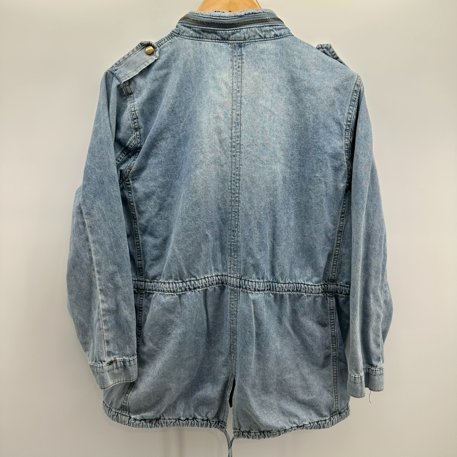 Hayden Los Angeles Denim Jacket Womens M Blue Snap Front Utility Pocket Outdoor